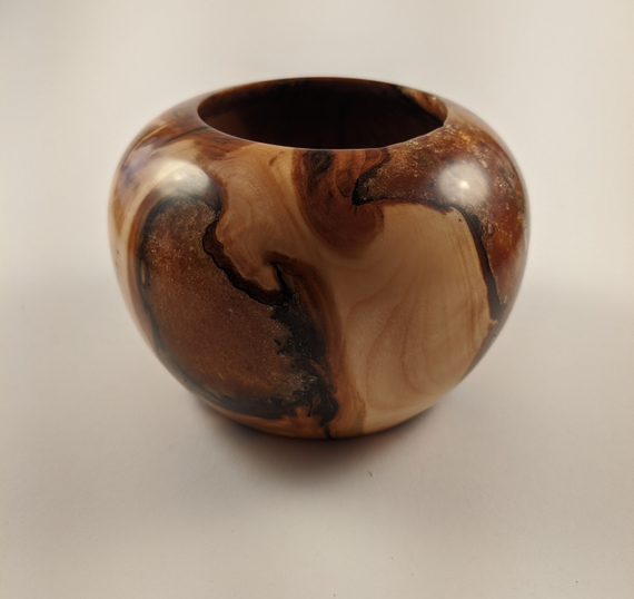 Bowl from cherry wood with epoxy inlay